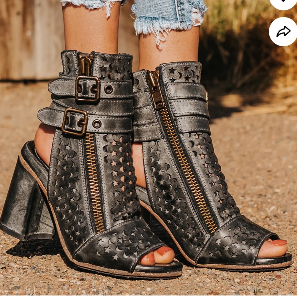 NWT Freebird Heeled Booties